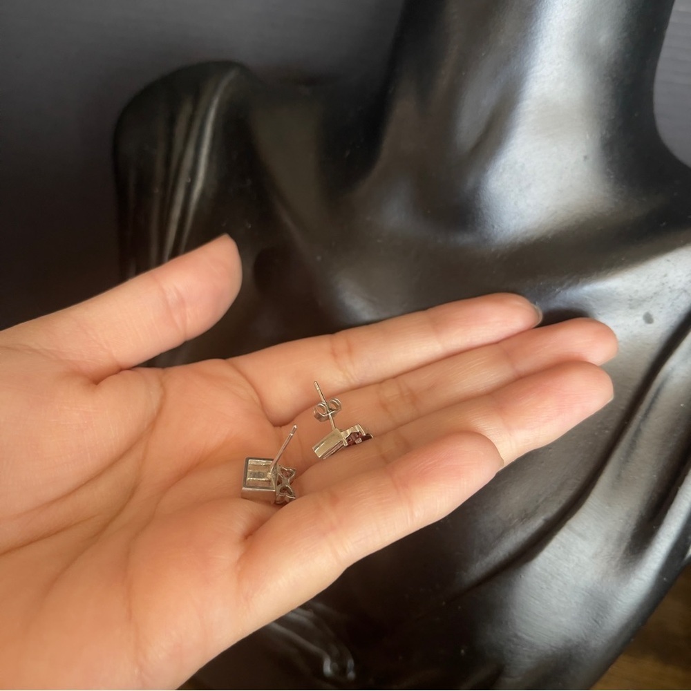 Sterling silver bow cz square stud earrings - Picture 5 of 6
